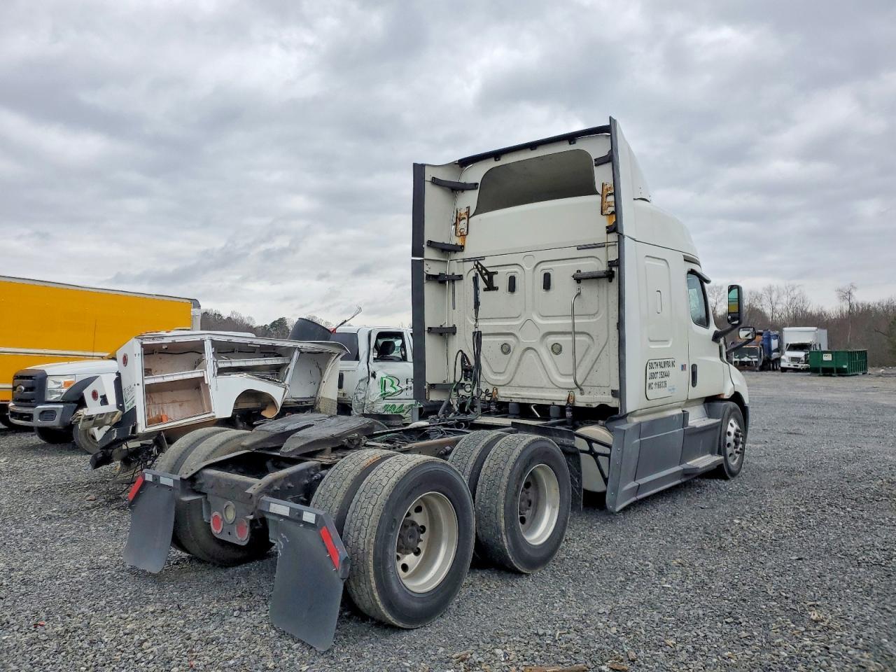 2019 Freigliner 2019 Freightliner Cascadia 116 Semi Truck