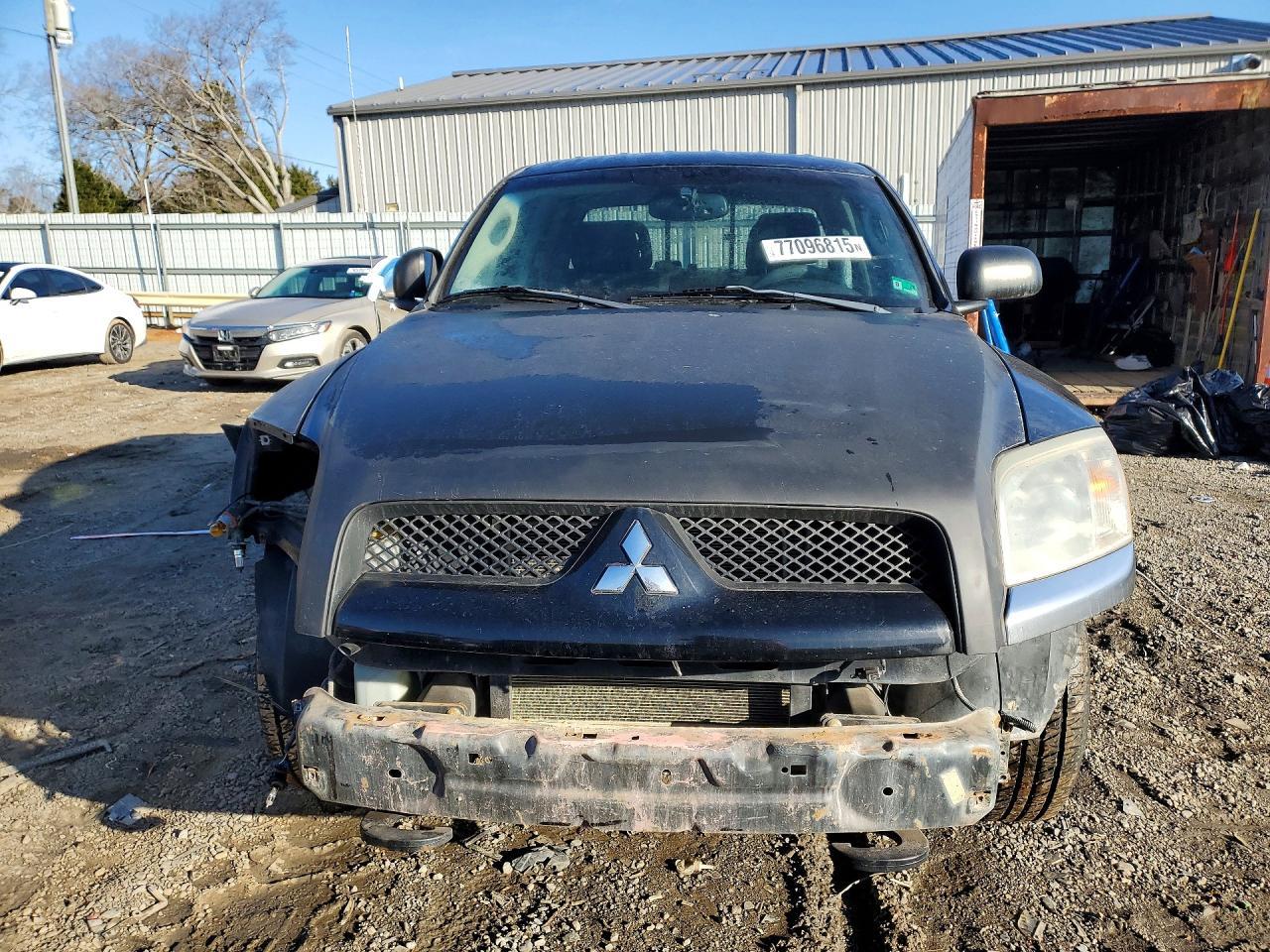 2006 Mitsubishi Raider Durocross