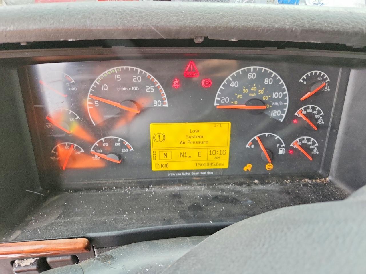 2009 Volvo VNL Semi Truck