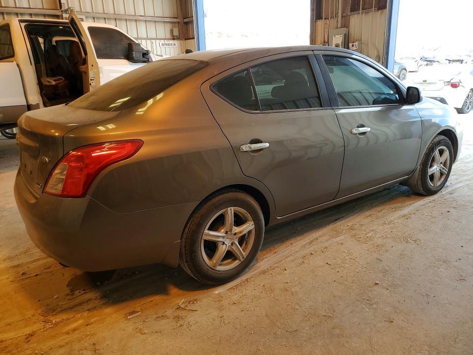 2012 Nissan Versa s