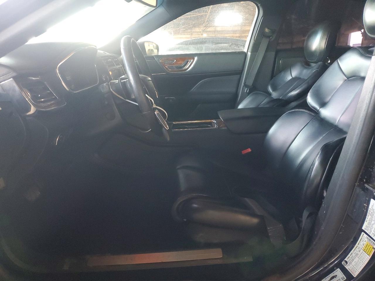 2017 Lincoln Continental Premiere