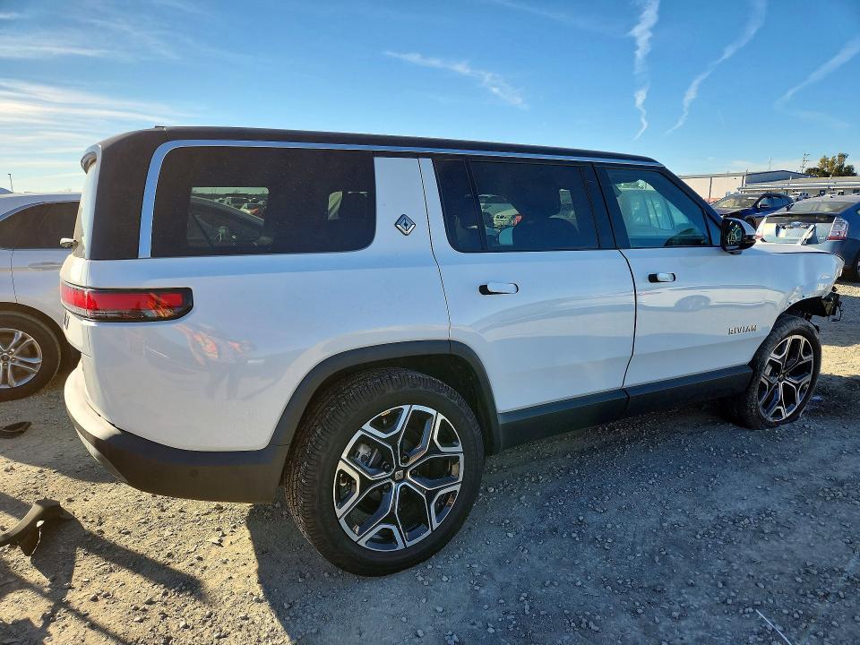 2025 Rivian R1S Adventure