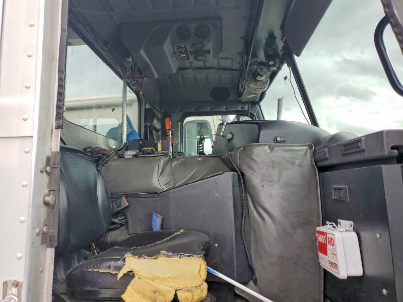 2013 Peterbilt 320 Refuse Truck