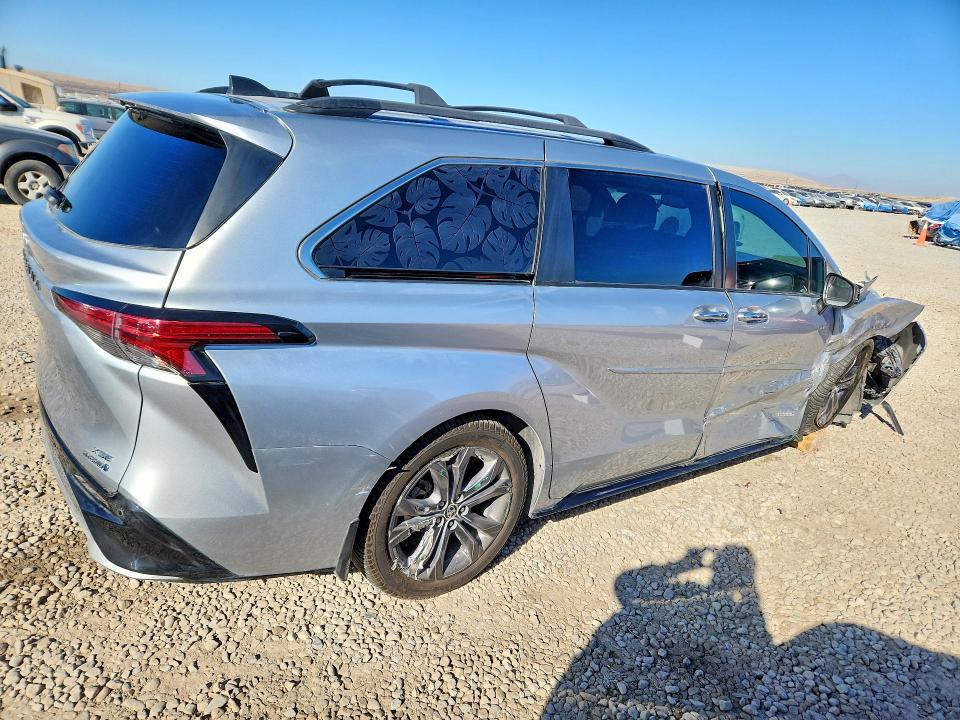 2021 Toyota Sienna xse