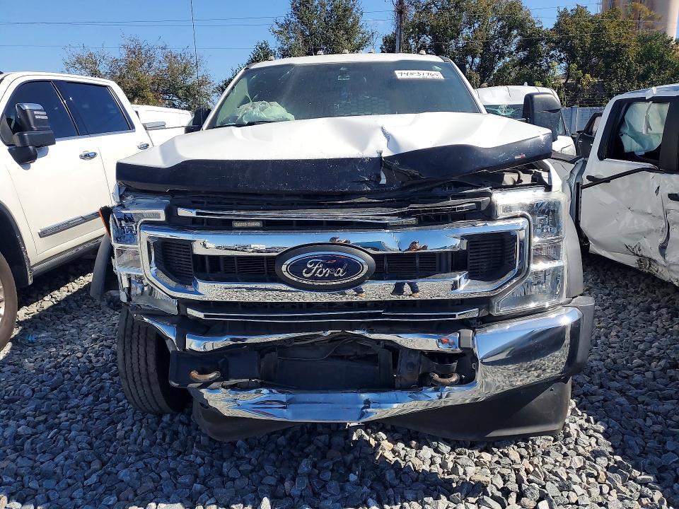 2021 Ford F550 Super Duty Flatbed Truck