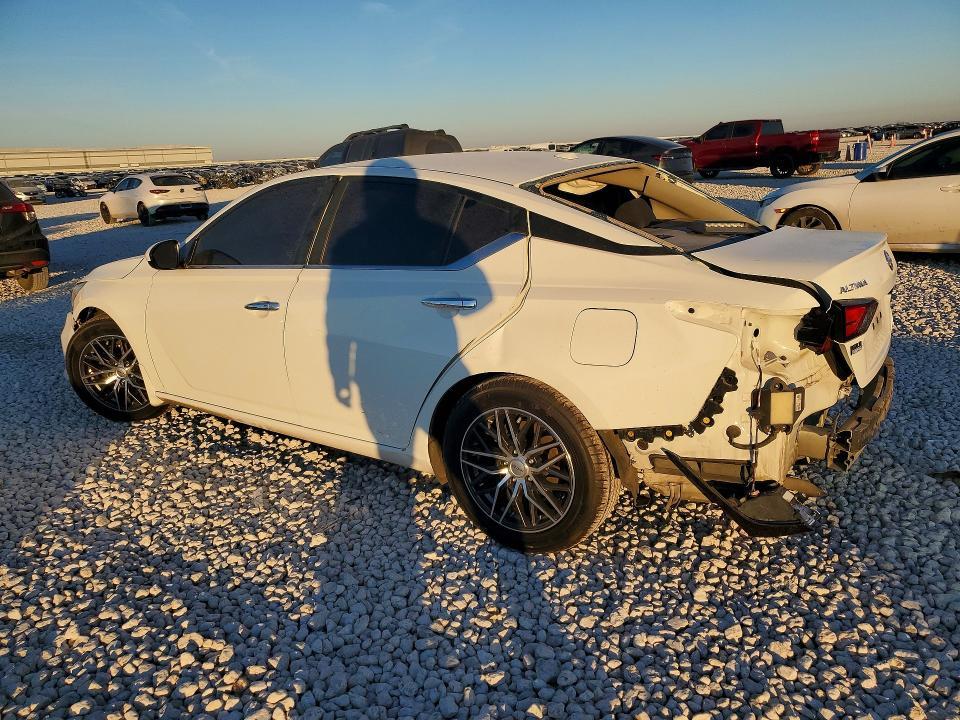 2020 Niss Altima s
