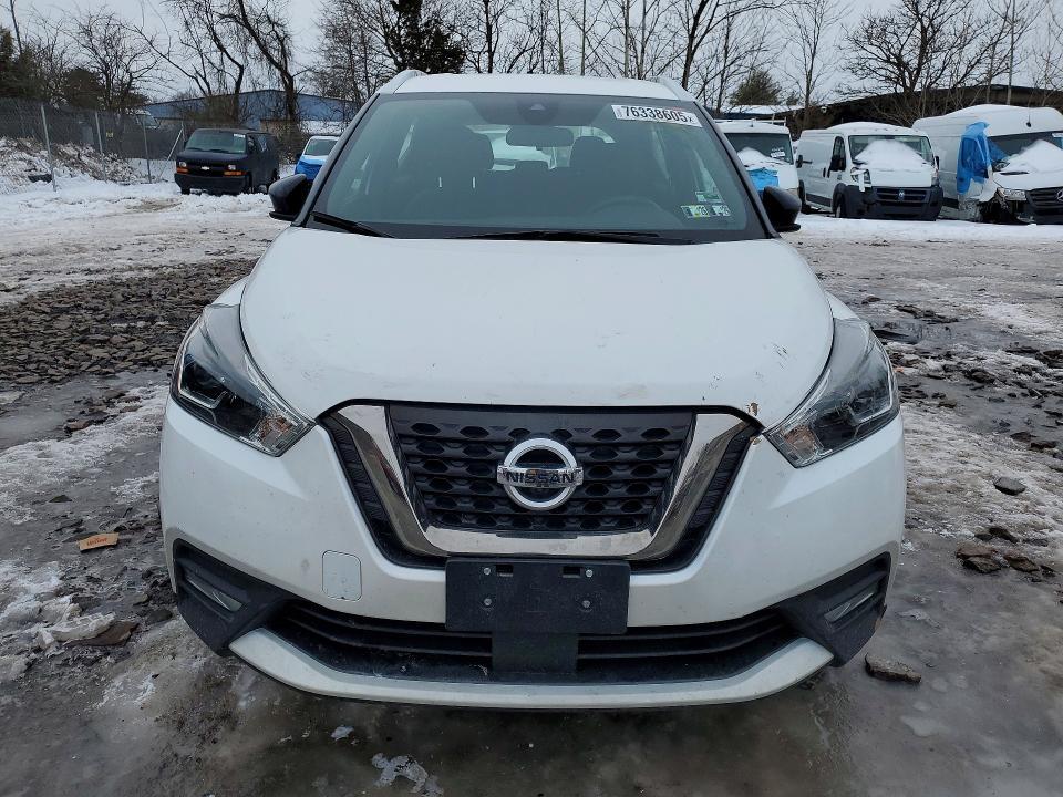 2020 Nissan Kicks sr