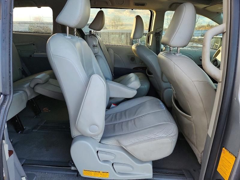 2011 Toyota Sienna xle