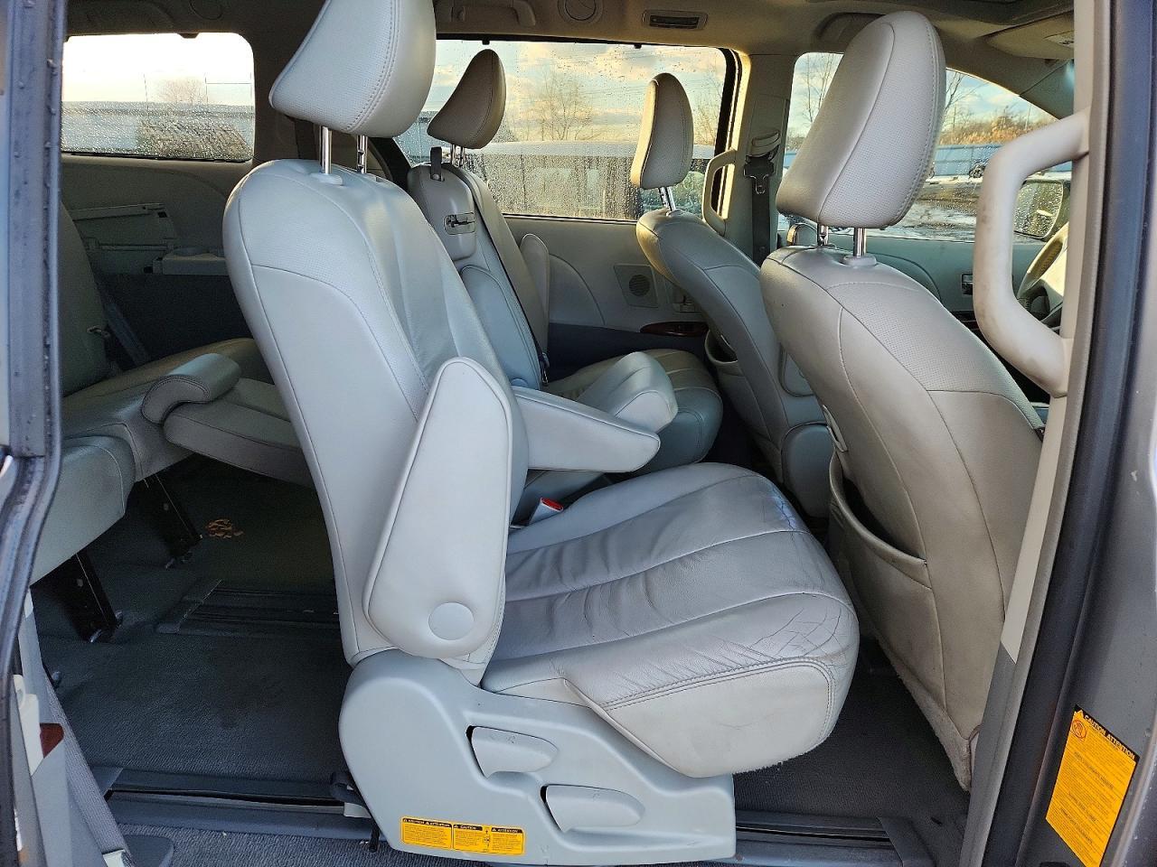 2011 Toyota Sienna xle