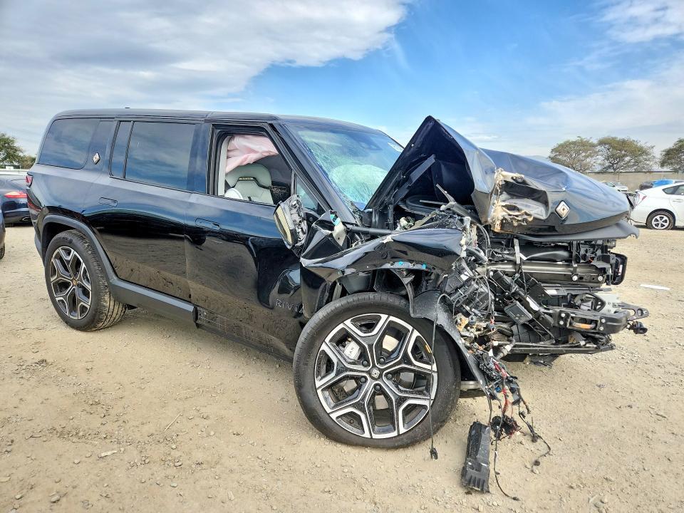 2025 Rivian R1S Adventure