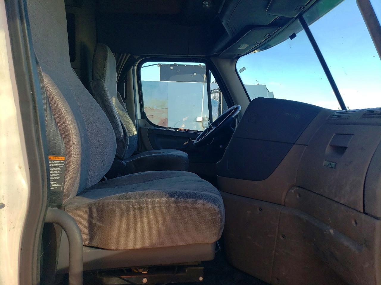2015 Freightliner Cascadia Semi Truck