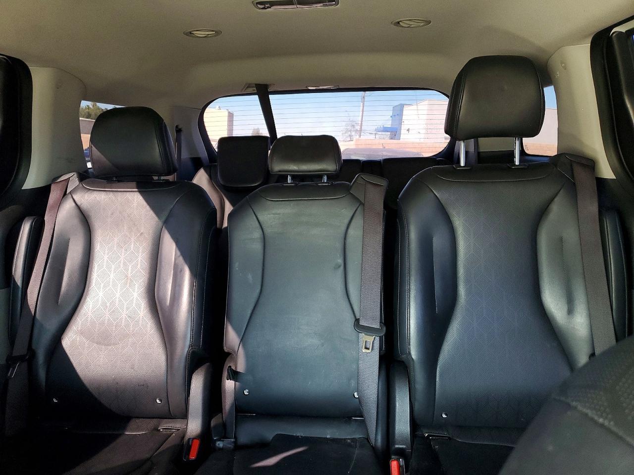 2025 KIA Carnival lx