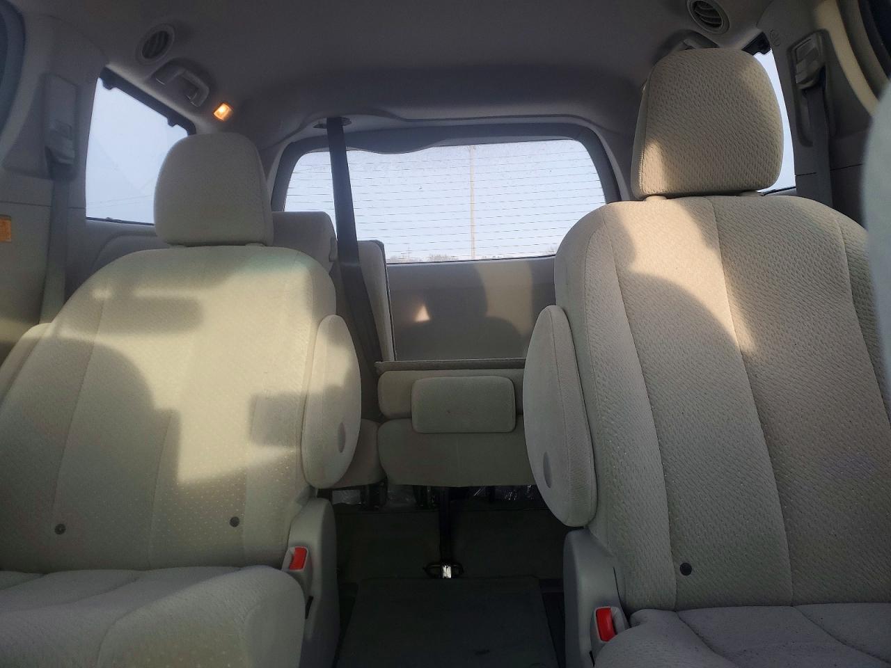 2013 Toyota Sienna le