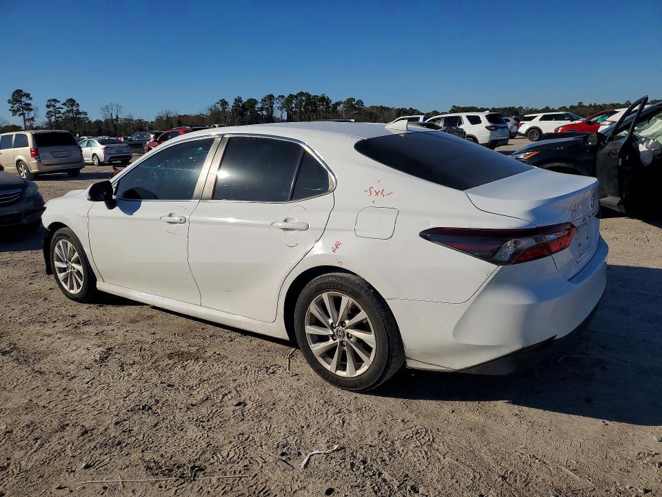 2021 Toyota Camry le