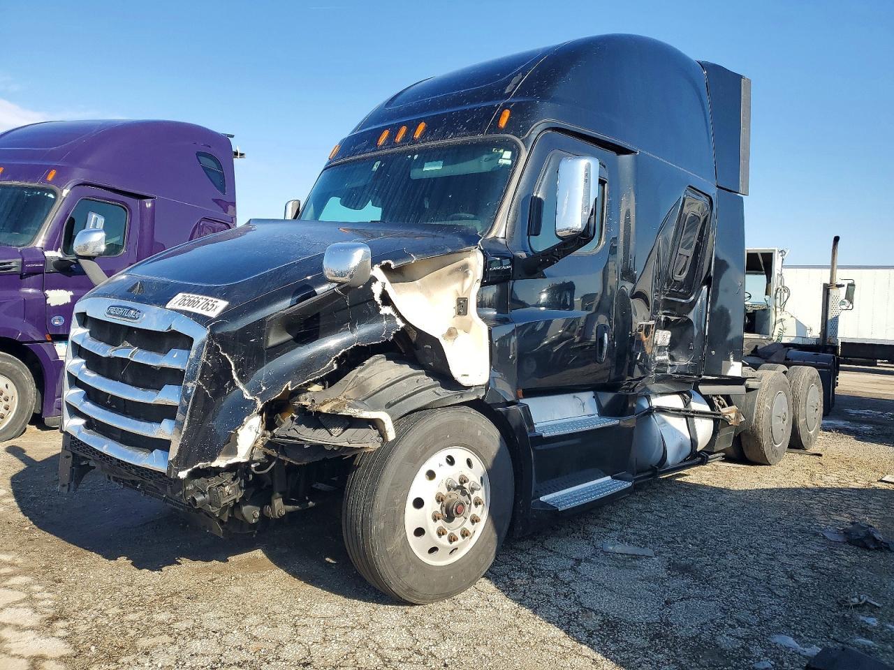 2020 Freigliner 2020 Freightliner Cascadia 126 Semi Truck
