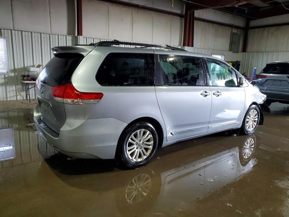 2013 Toyota Sienna xle