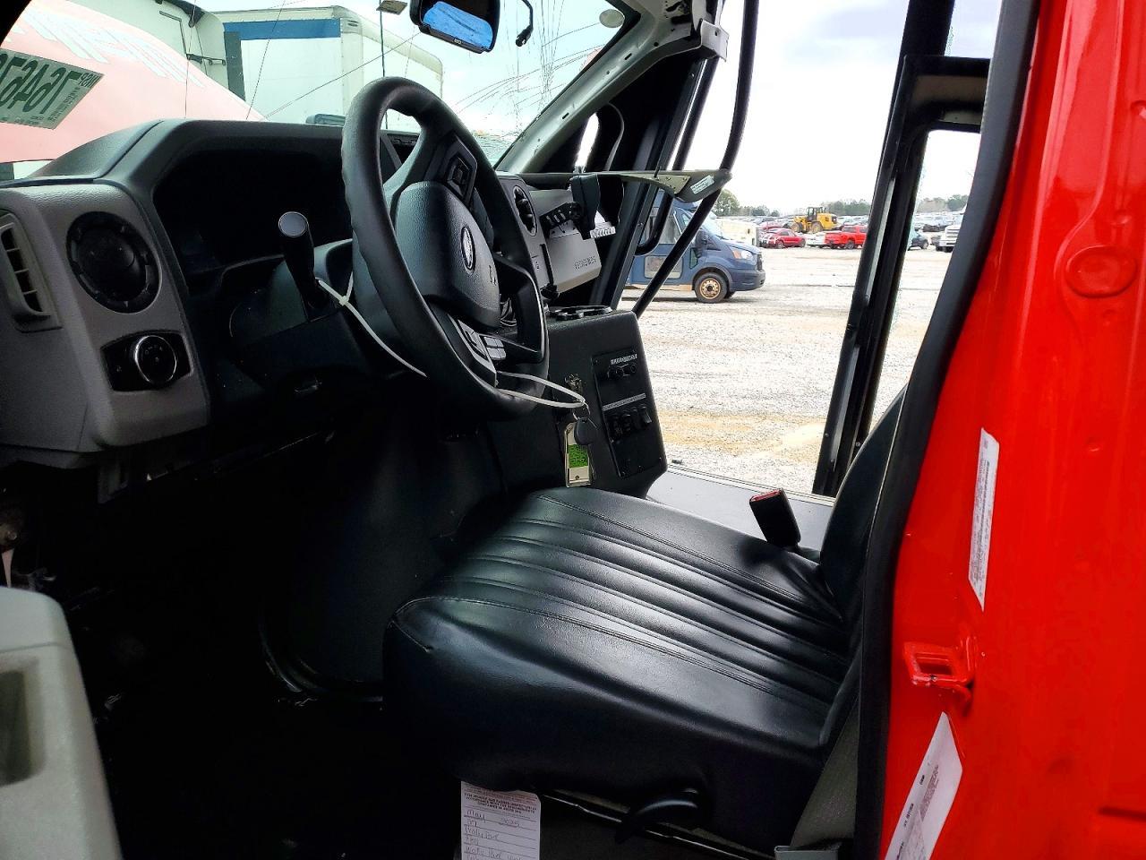 2025 Ford Econoline E450 Super Duty Cutaway Van
