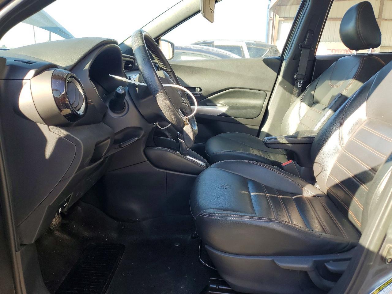 2020 Nissan Kicks sr