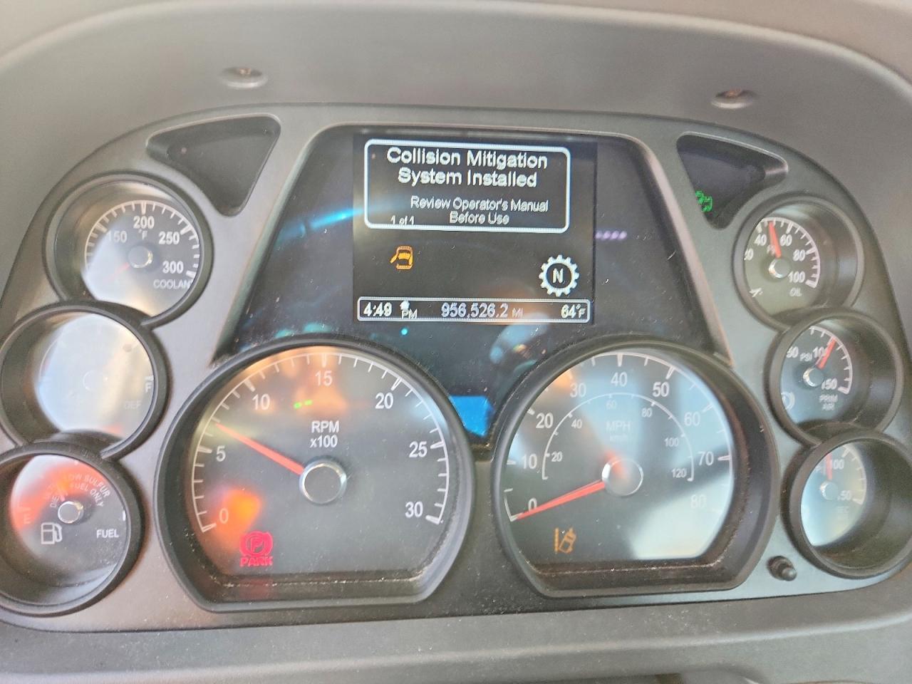 2016 Peterbilt 579 Semi Truck