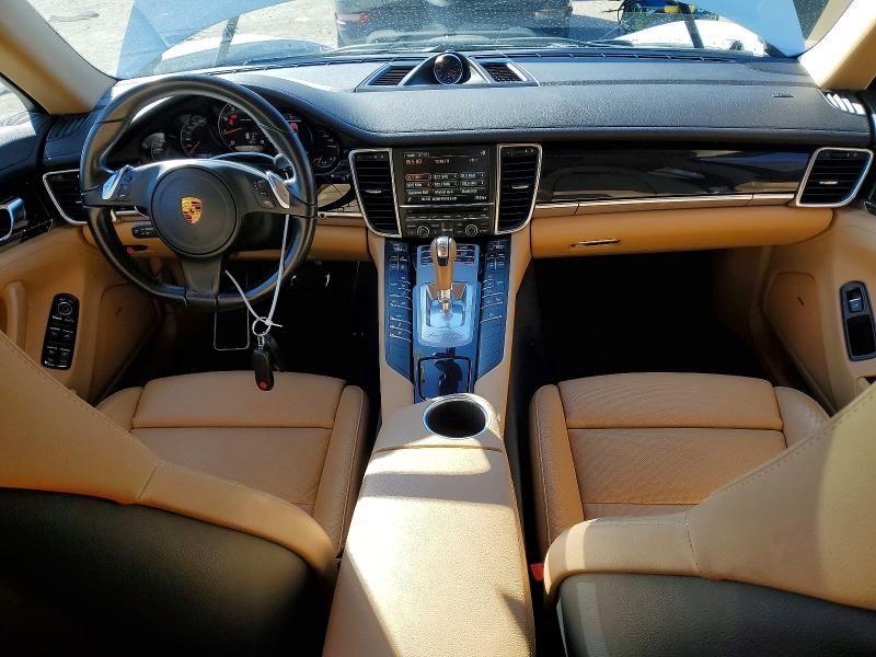 2016 Porsche Panamera 2