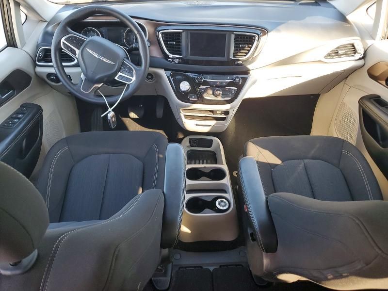 2020 Chrysler Voyager lx