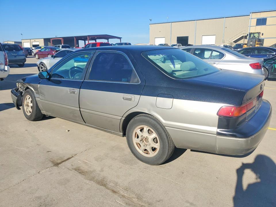 1999 Toyota Camry le