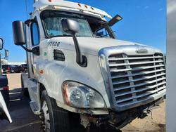 Freigliner Vehiculos salvage en venta: 2016 Freigliner Cascadia 113