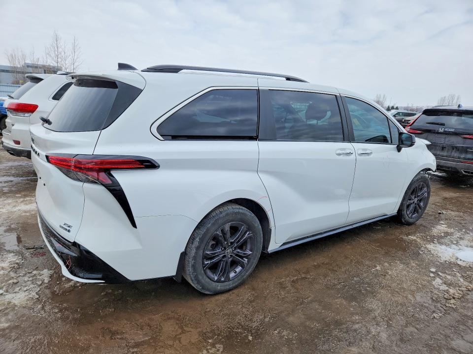 2024 Toyota Sienna le