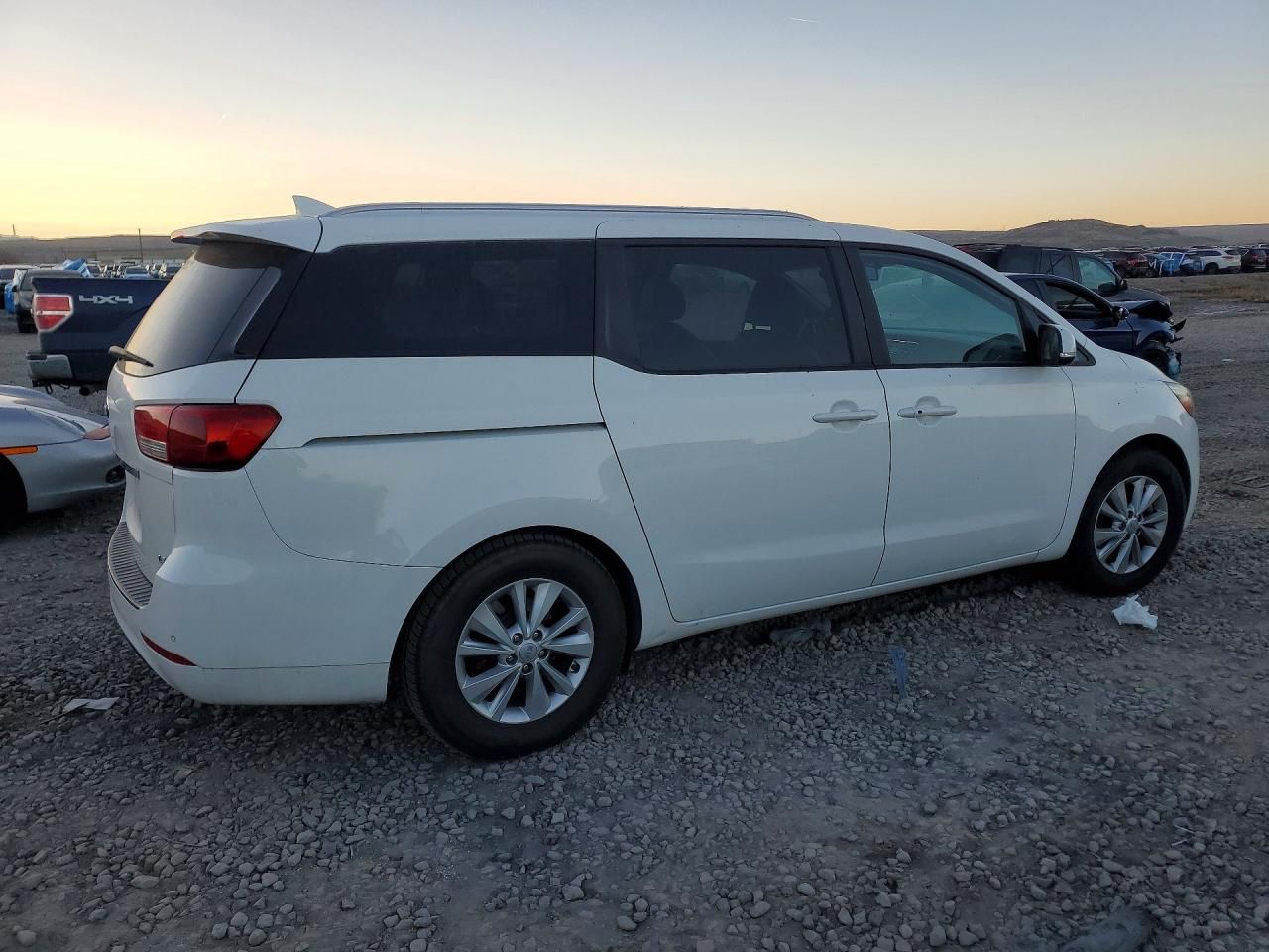 2017 KIA Sedona lx
