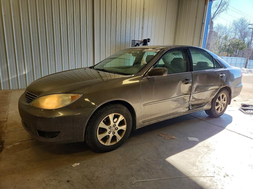2005 Toyota Camry le
