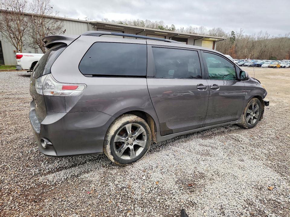 2011 Toyota Sienna Sport