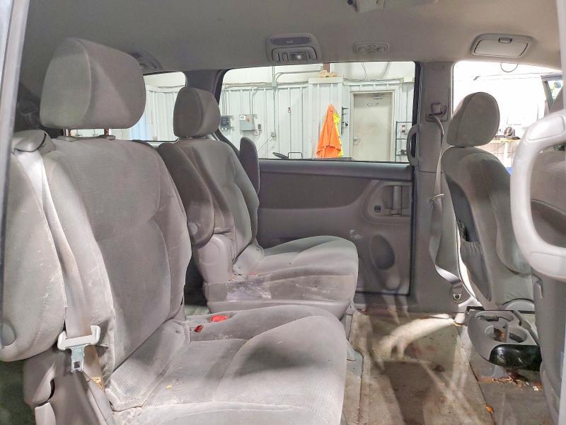 2005 Toyota Sienna ce