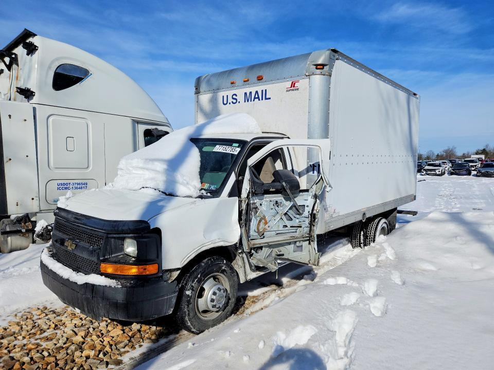 2016 Chevrolet Express G3-box Truck
