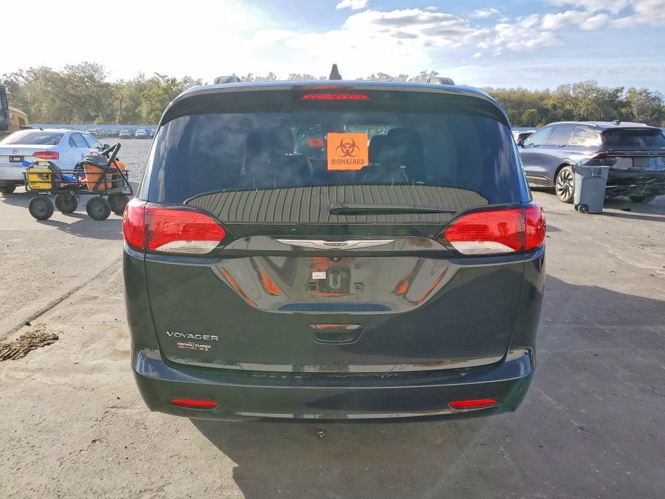 2021 Chrysler Voyager lxi