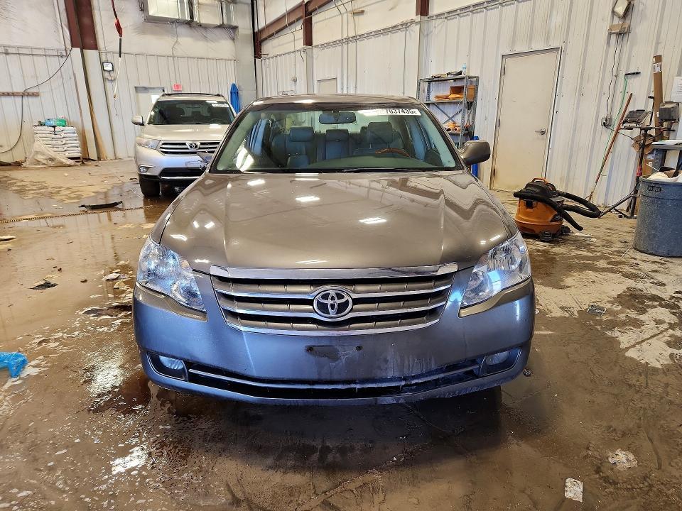 2005 Toyota Avalon xl
