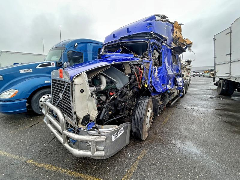 2015 Volvo Vnl Semi Truck