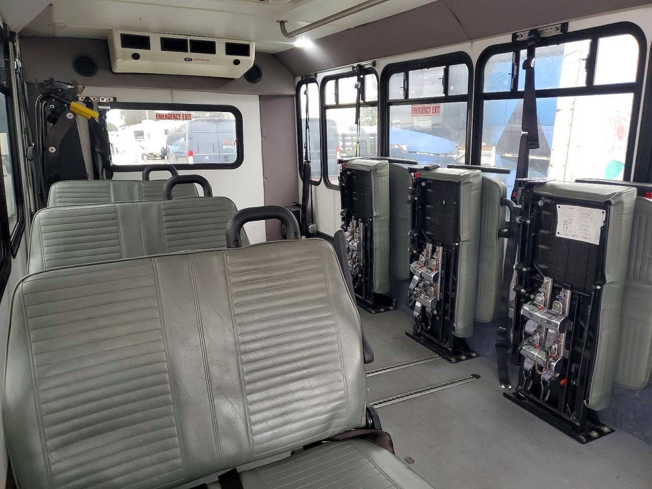 2017 Ford Econoline-Coach Bus