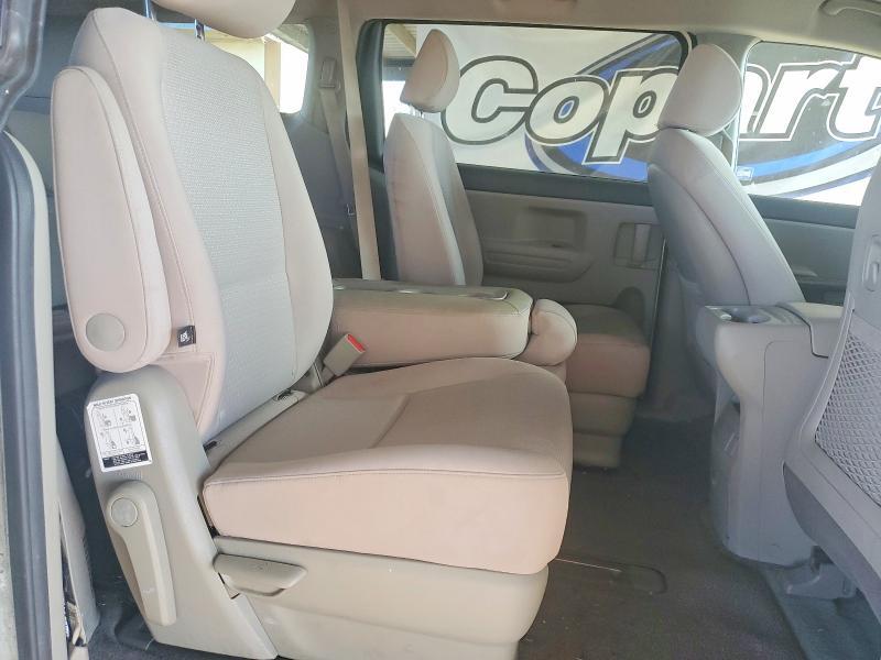 2017 KIA Sedona lx