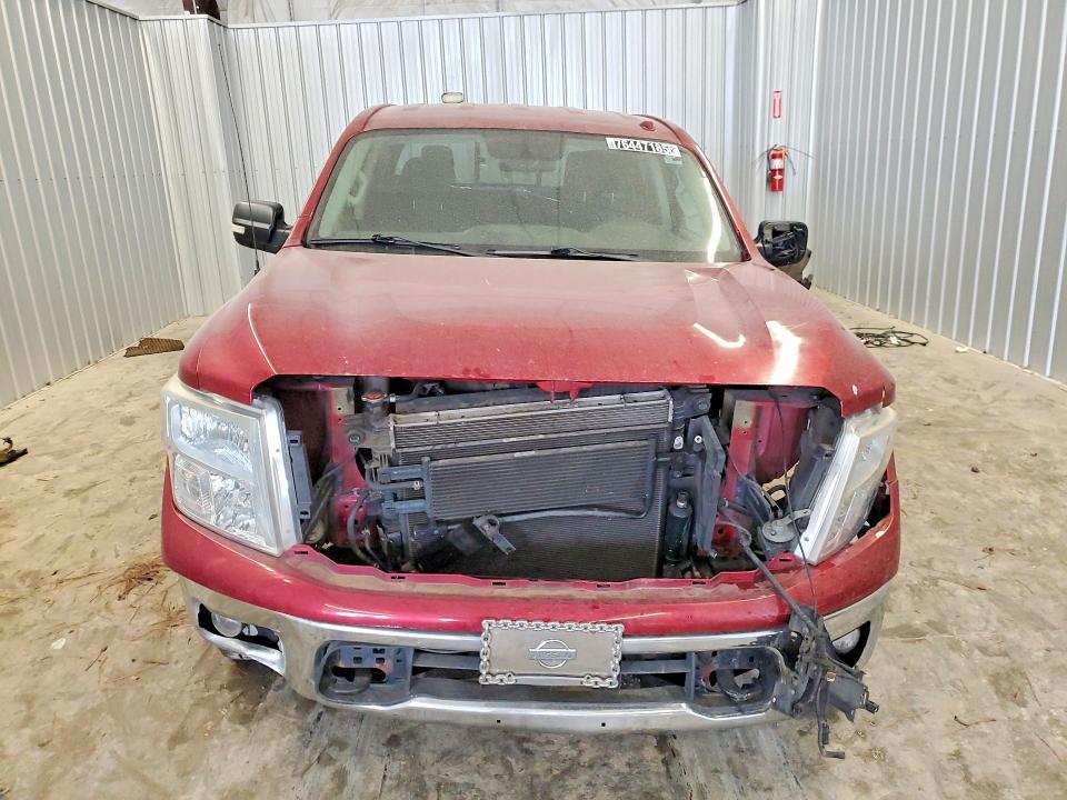 2017 Nissan Titan sv