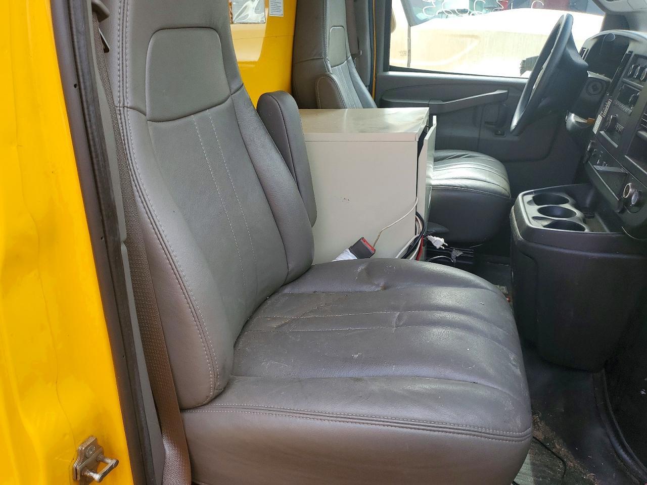 2023 GMC Savana BOX Truck