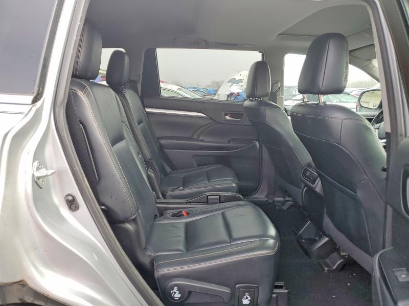 2017 Toyota Highlander se