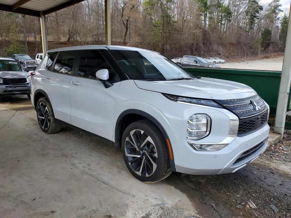 2022 Mitsubishi Outlander se