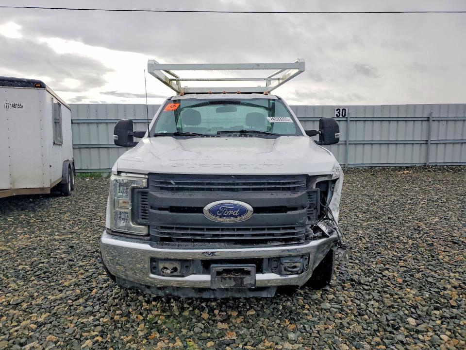 2017 Ford F350 Super Duty Utility / Service Truck