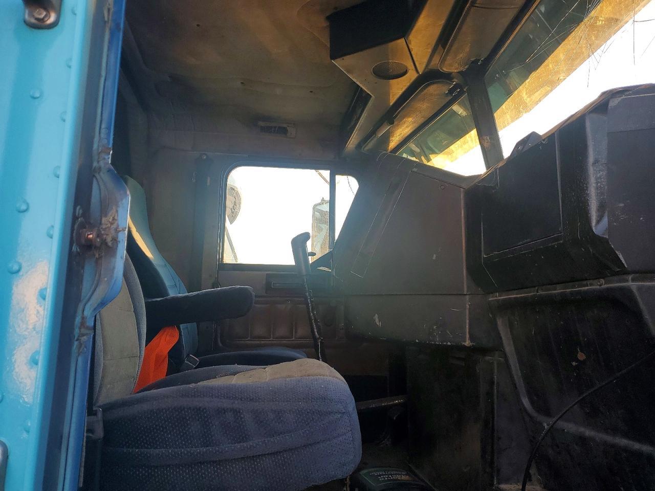 1994 Freightliner Convention Semi Truck