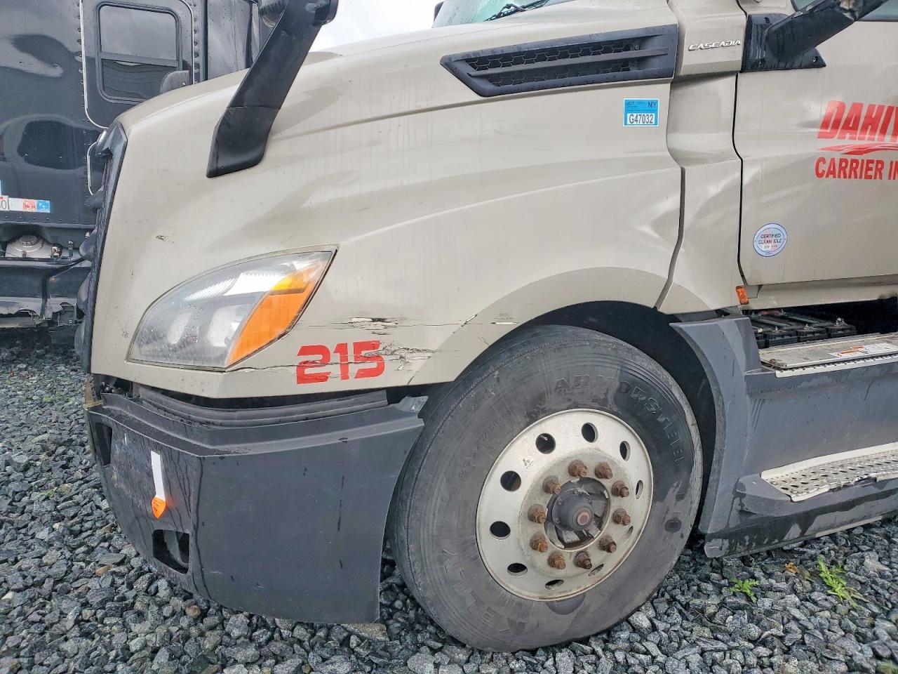2021 Freigliner 2021 Freightliner Cascadia 126 Semi Truck