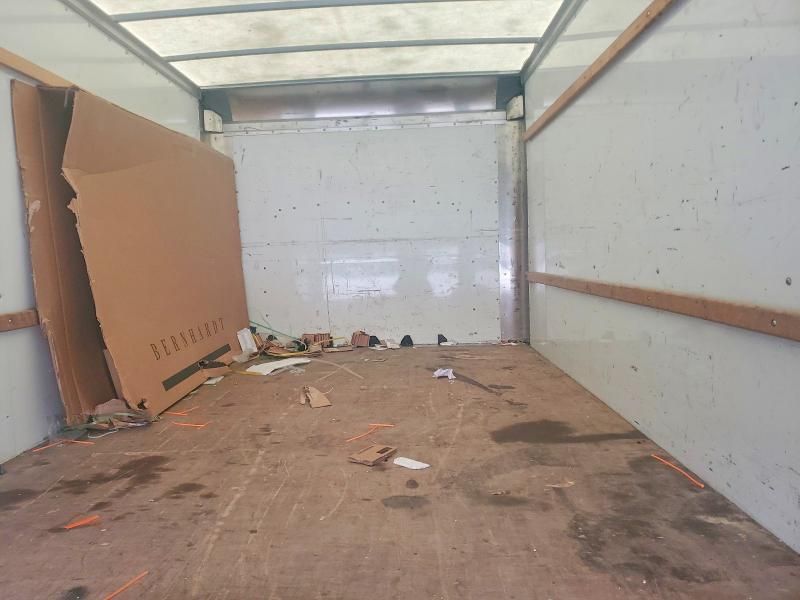 2022 GMC Savana Cut-box Truck