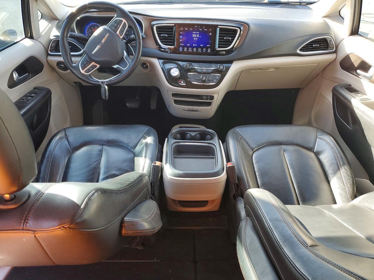 2017 Chrysler Pacifica Touring l