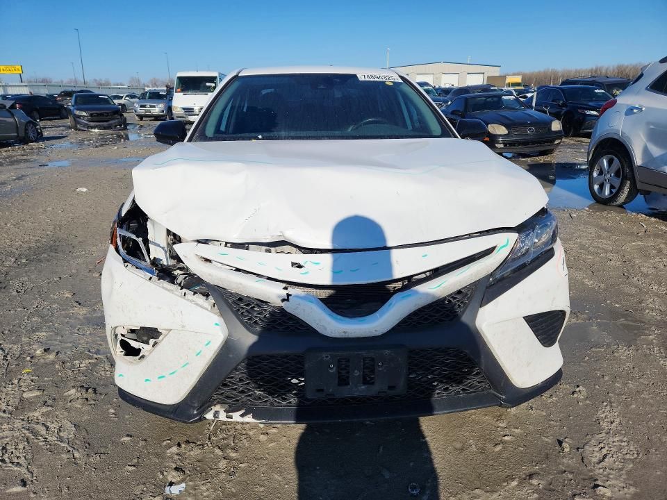 2020 Toyota Camry se