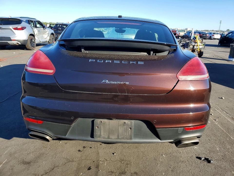 2015 Porsche Panamera 2