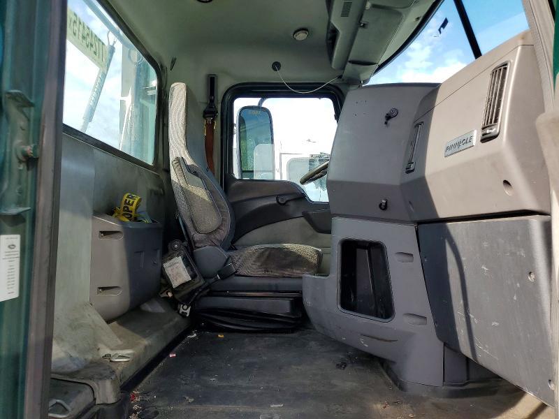 2017 Mack CXU613 Semi Truck
